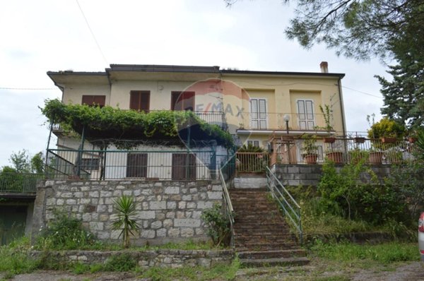 casa indipendente in vendita a Benevento in zona San Domenico