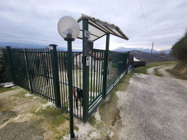 casa indipendente in vendita a Benevento in zona Monte Calvo