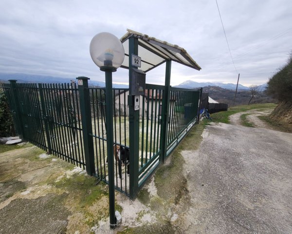 casa indipendente in vendita a Benevento in zona Monte Calvo