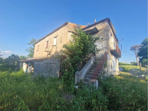 casa indipendente in vendita a Benevento in zona Centro Storico