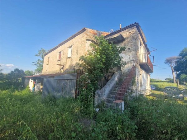 casa indipendente in vendita a Benevento in zona Cellarulo