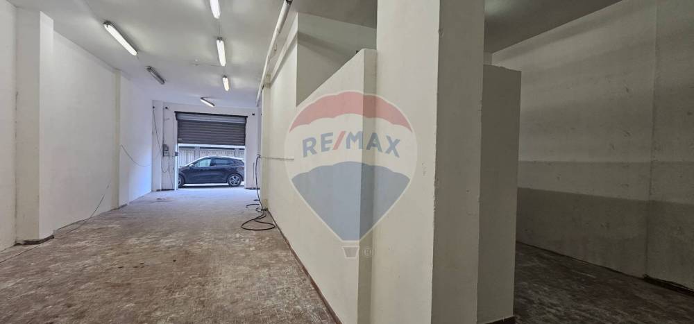 locale commerciale in vendita a Benevento in zona Centro Storico