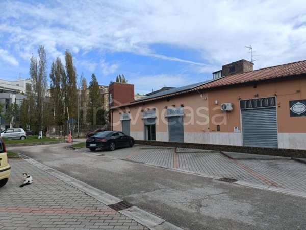 negozio in vendita a Benevento in zona Centro Storico