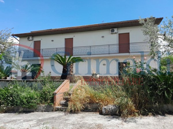 casa indipendente in vendita a Benevento in zona Centro Storico