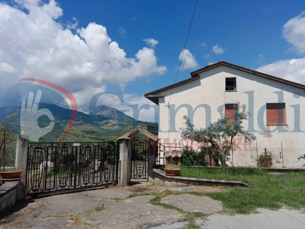 casa indipendente in vendita a Benevento in zona Centro Storico