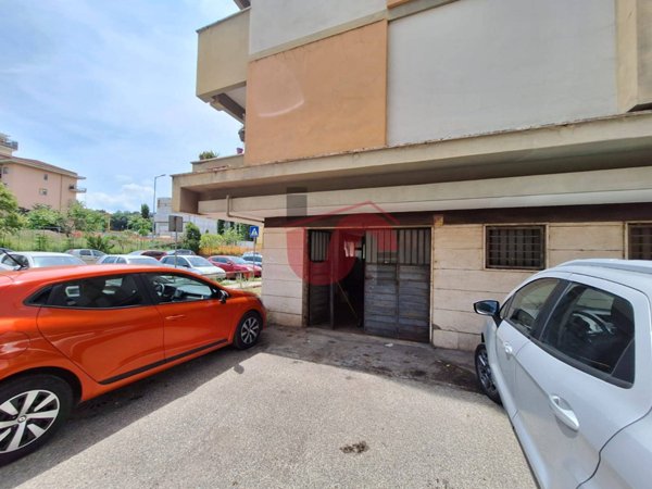 locale commerciale in vendita a Benevento in zona Mellusi / Atlantici