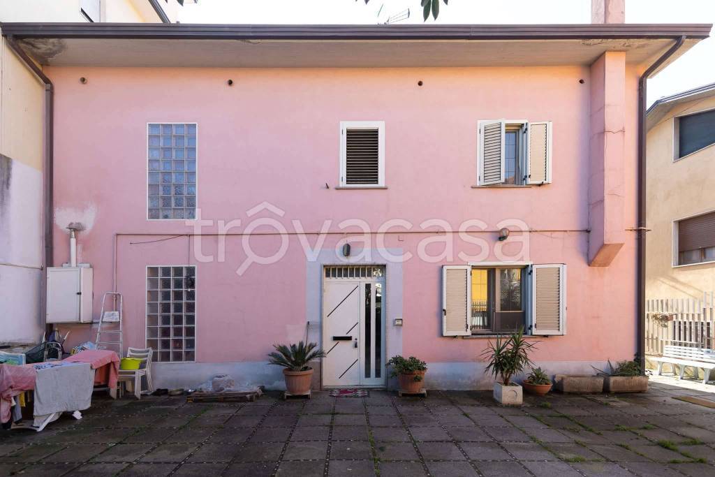 casa indipendente in vendita a Benevento in zona Libertà