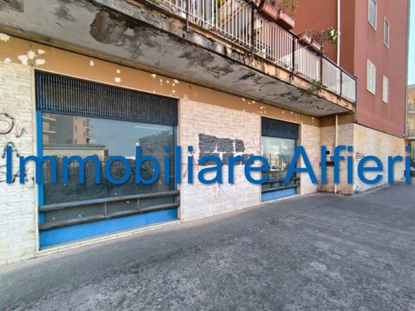 negozio in vendita a Benevento in zona Mellusi / Atlantici