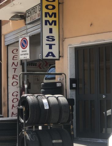 locale commerciale in vendita a Benevento in zona Libertà