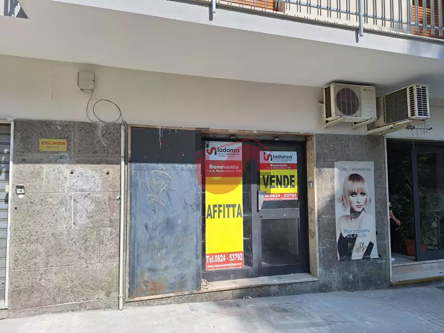 locale commerciale in vendita a Benevento in zona Mellusi / Atlantici