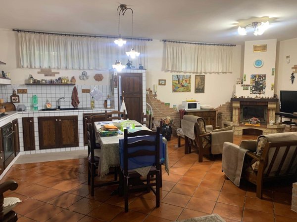 casa indipendente in vendita a Benevento in zona Mellusi / Atlantici