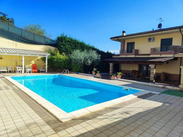 casa indipendente in vendita a Benevento in zona Porta Rufina