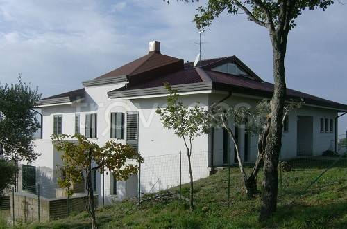 casa indipendente in vendita a Benevento in zona Centro Storico
