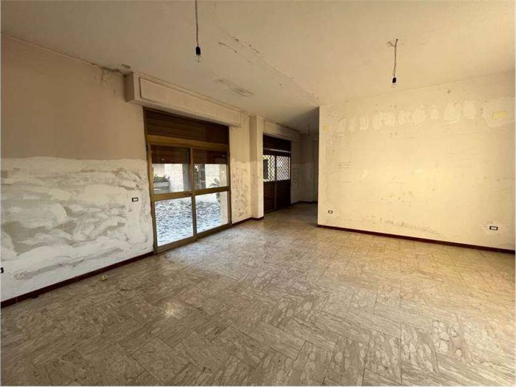 negozio in vendita a Benevento in zona Porta Rufina