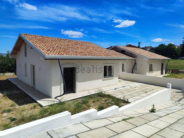 casa indipendente in vendita a Benevento in zona San Liberatore