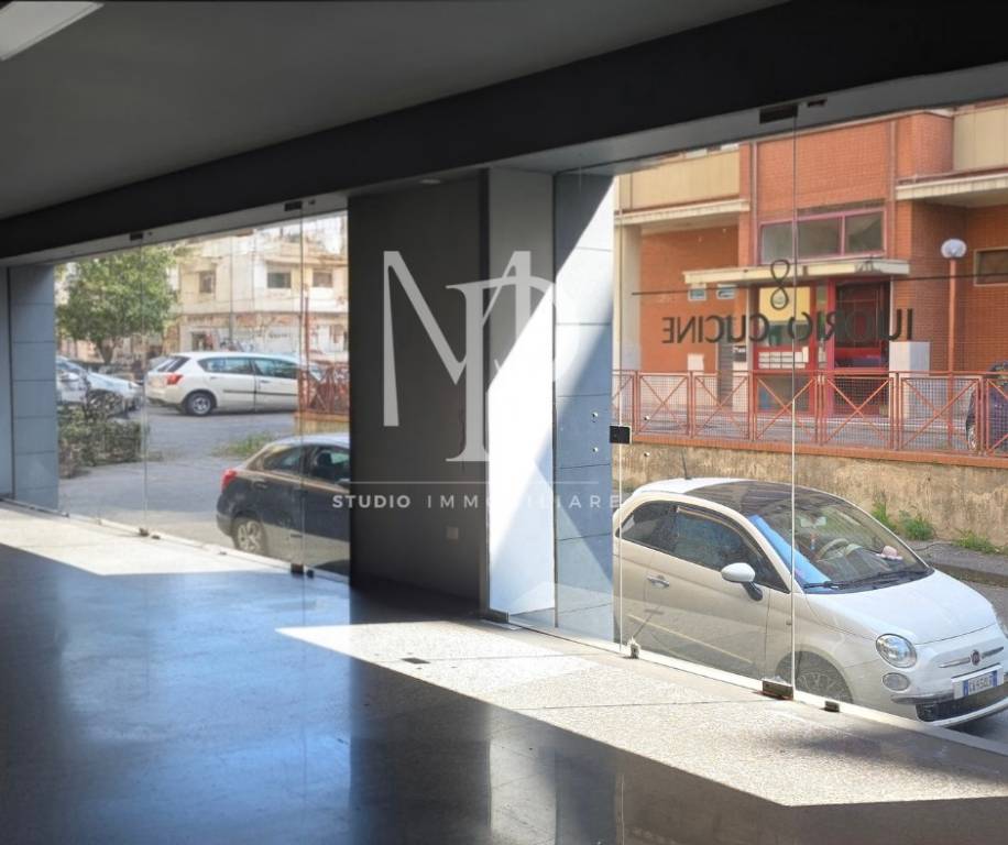 negozio in vendita a Benevento in zona Centro Storico