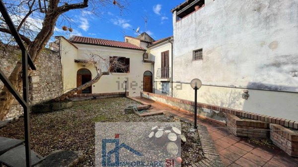 casa semindipendente in vendita a Benevento in zona Centro Storico