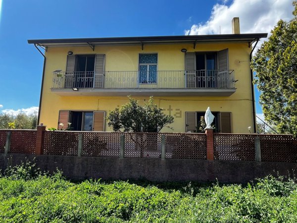 casa indipendente in vendita a Benevento in zona Centro Storico