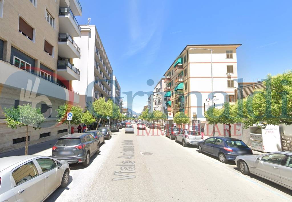 negozio in vendita a Benevento in zona Mellusi / Atlantici