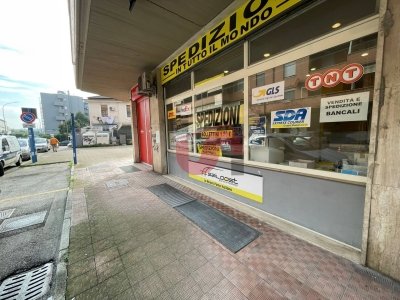 locale commerciale in vendita a Benevento in zona Centro Storico