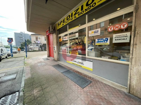 locale commerciale in vendita a Benevento in zona Centro Storico
