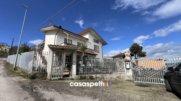 casa indipendente in vendita a Benevento in zona Monte Calvo