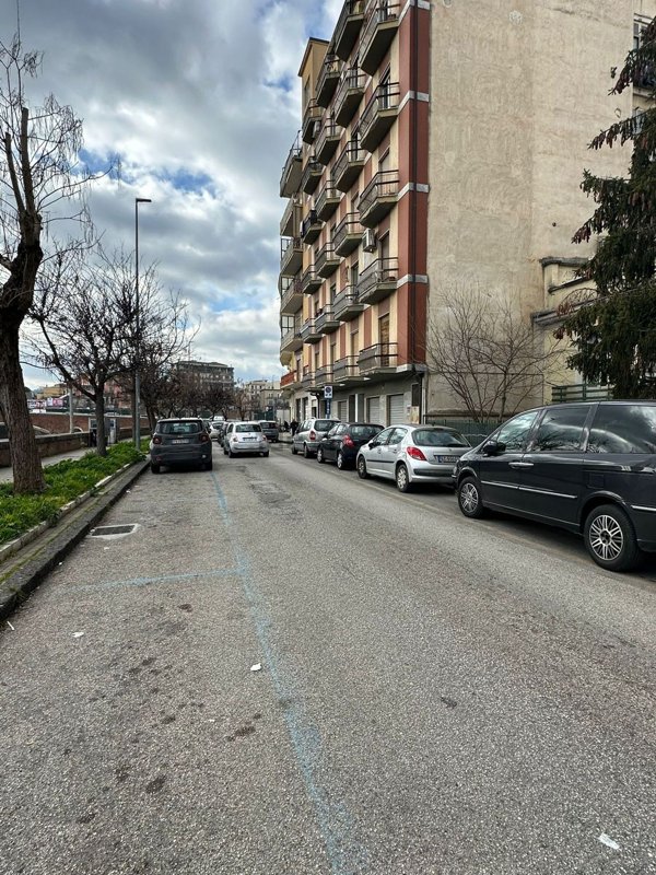 locale commerciale in vendita a Benevento in zona Ferrovia