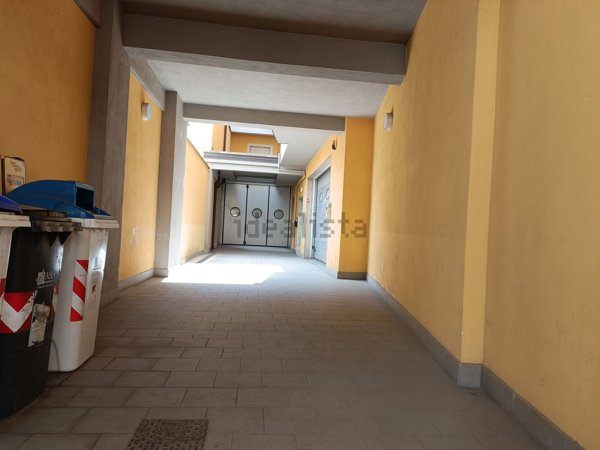 locale commerciale in vendita a Benevento in zona Ferrovia