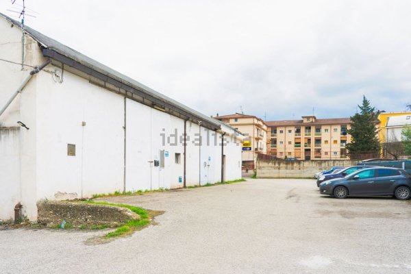 locale commerciale in vendita a Benevento