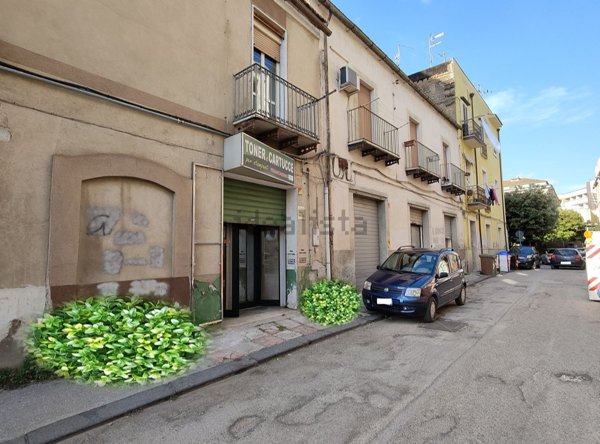 locale commerciale in vendita a Benevento in zona Centro Storico