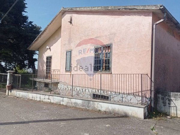 casa indipendente in vendita a Benevento in zona Mosti