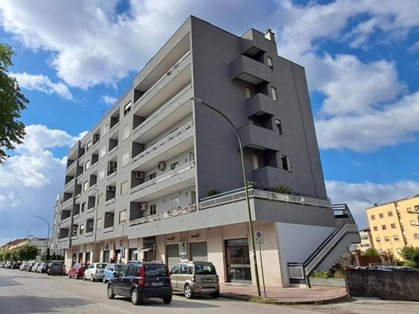 negozio in vendita a Benevento in zona Ferrovia