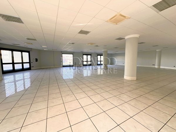 locale commerciale in vendita a Benevento