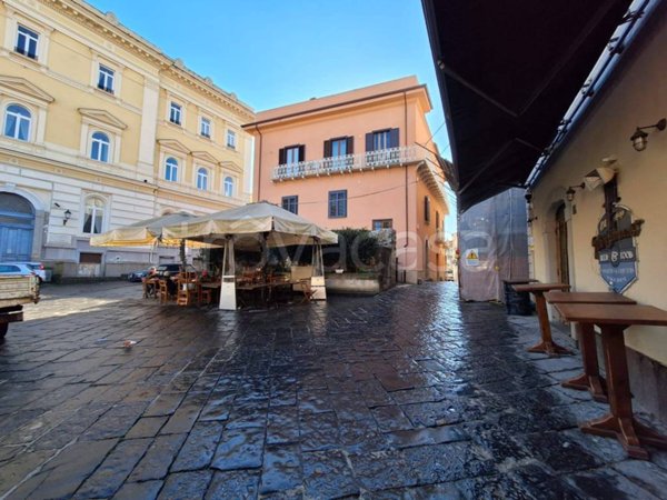 negozio in vendita a Benevento in zona Centro Storico