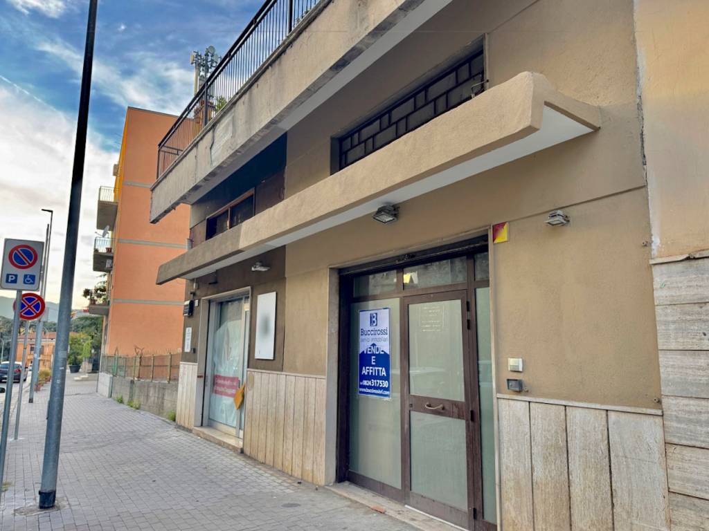 negozio in vendita a Benevento in zona Centro Storico