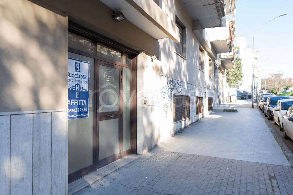 negozio in vendita a Benevento in zona Centro Storico