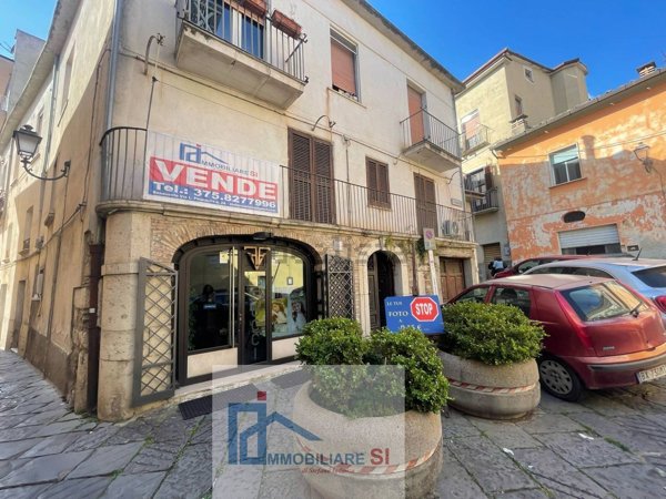 locale di sgombero in vendita a Benevento in zona Centro Storico