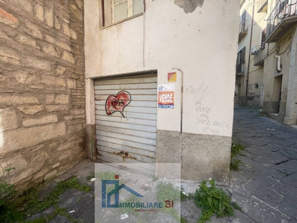 locale di sgombero in vendita a Benevento in zona Centro Storico