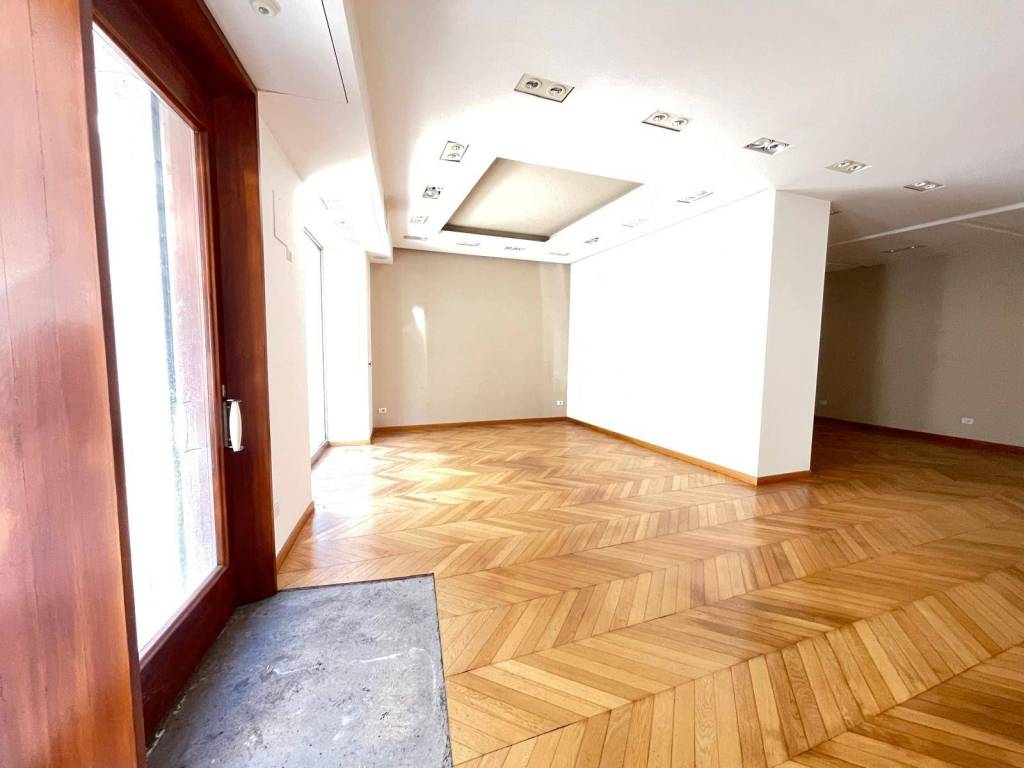 negozio in vendita a Benevento in zona Centro Storico