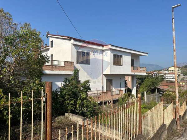 casa indipendente in vendita a Benevento in zona Libertà