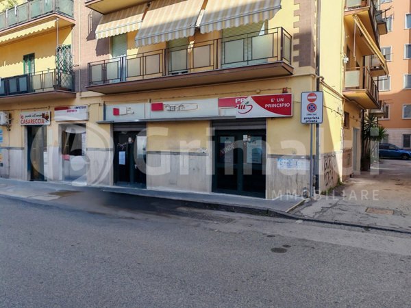 negozio in vendita a Benevento in zona Mellusi / Atlantici