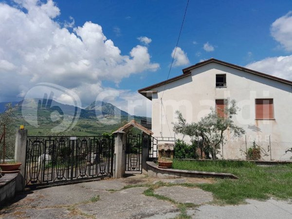 casa indipendente in vendita a Benevento in zona Centro Storico