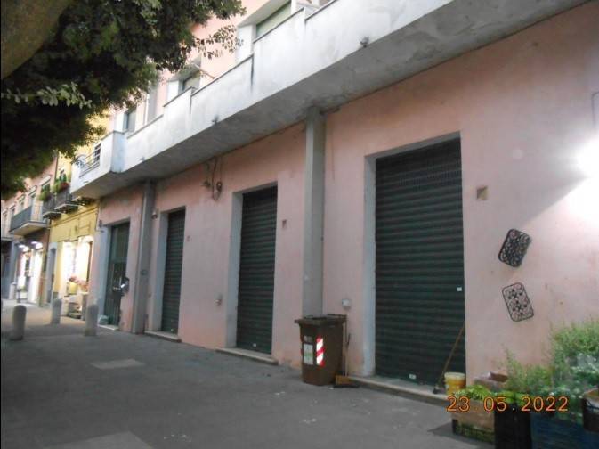 negozio in vendita a Benevento in zona Ferrovia