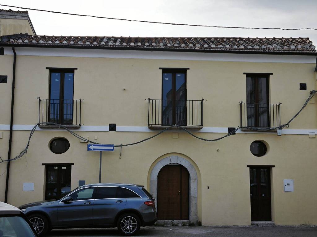 casa indipendente in vendita a Benevento in zona Centro Storico