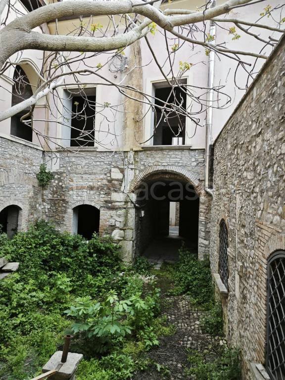 appartamento in vendita a Benevento in zona Centro Storico