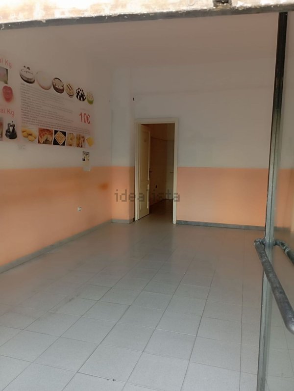 locale commerciale in vendita a Benevento in zona Libertà