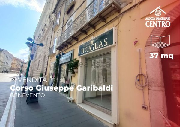 locale commerciale in vendita a Benevento in zona Centro Storico
