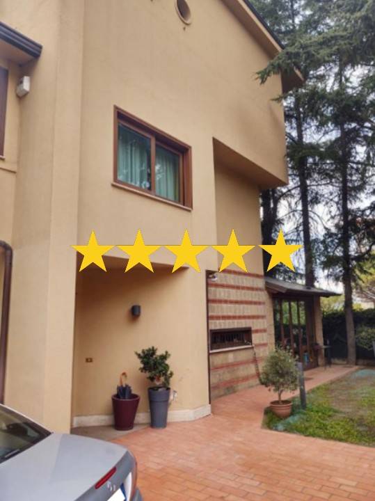 casa indipendente in vendita a Benevento in zona Pacevecchia