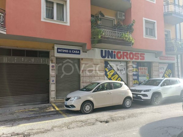 negozio in vendita a Benevento in zona Ferrovia