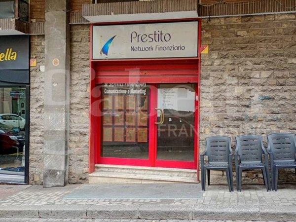 locale commerciale in vendita a Benevento in zona Centro Storico